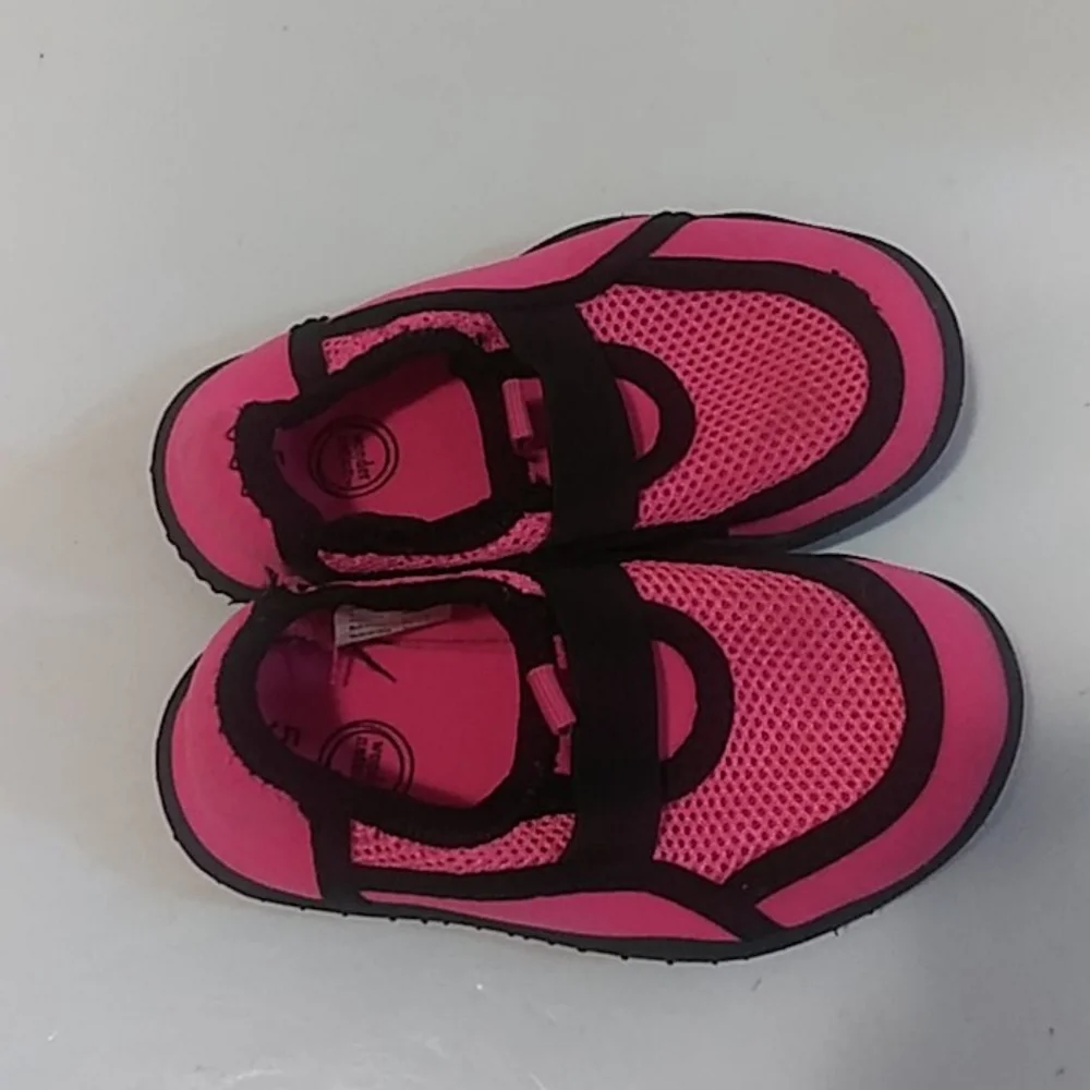Wonder Nation girls Water Shoes Size 5